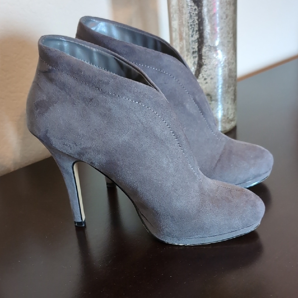 Apt. 9 Gray Heeled Boots with V-Shaped Opening
